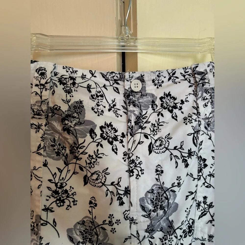 Gloria Vanderbilt Monochrome Floral Skirt - Picture 2 of 4